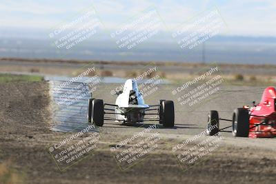 media/Oct-26-2025-CalClub SCCA (Sun) [[8ce1e69566]]/Group 6/Grapevine/
